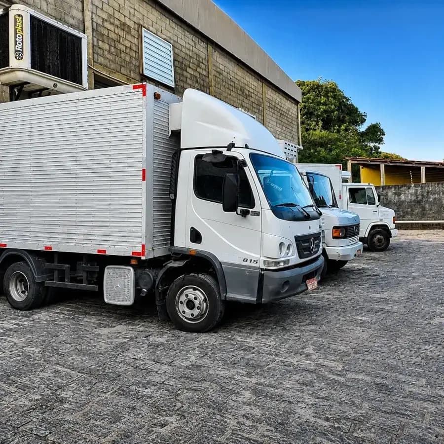 Caminhão da NN Transportes para transporte agendado de cargas sensíveis